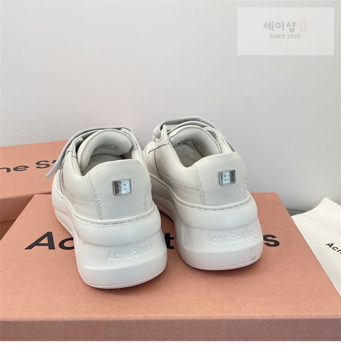 Acne Studios 아크네 24FW 벨크로 스트랩 통굽 스니커즈 신발 17번 이미지