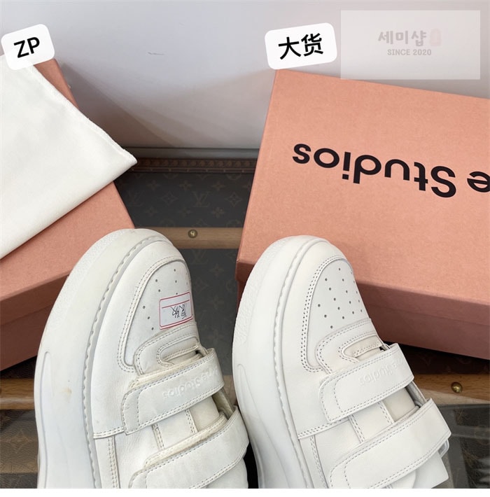 Acne Studios 아크네 24FW 벨크로 스트랩 통굽 스니커즈 신발 24번 이미지