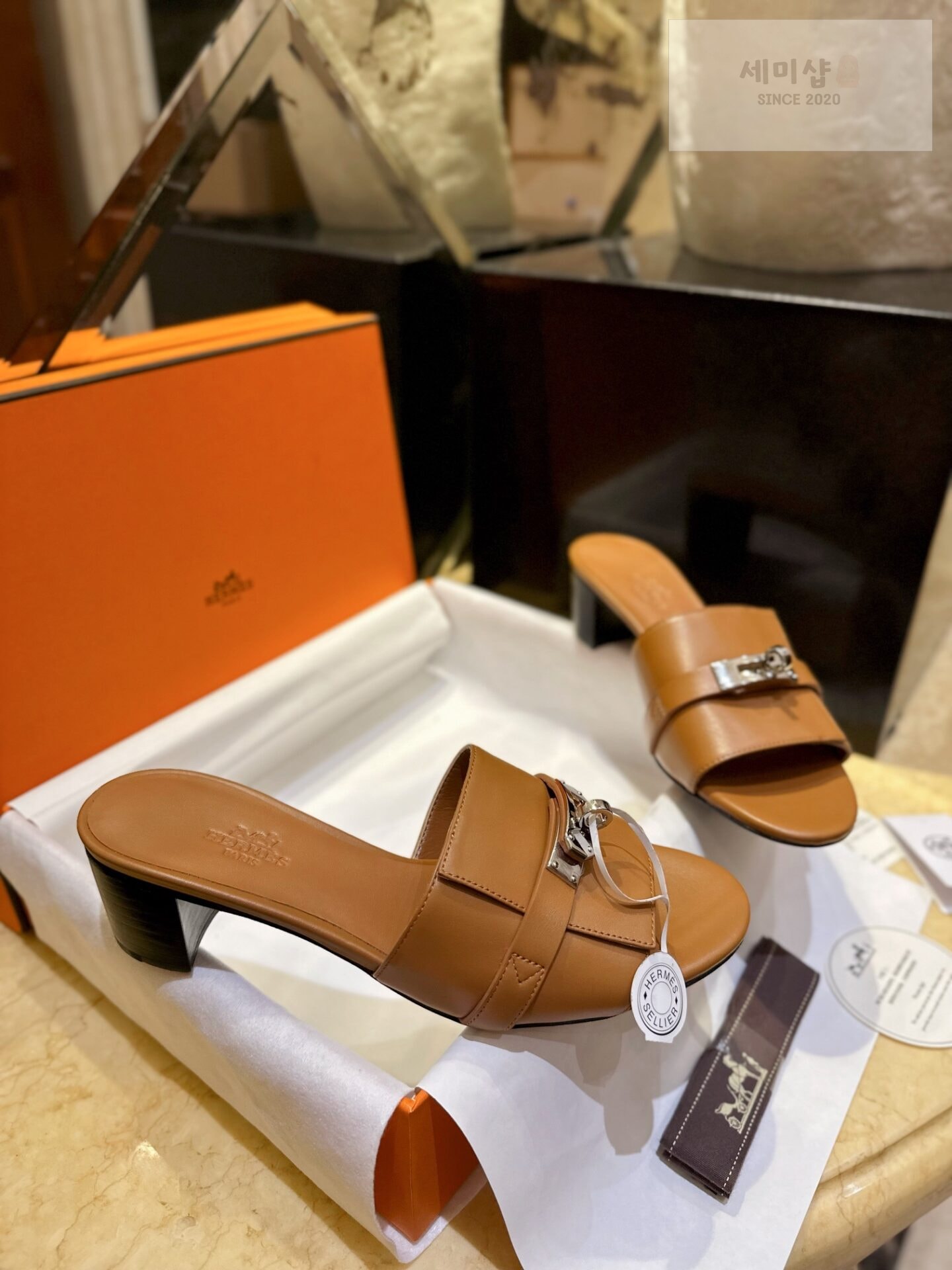 Hermes 에르메스 우먼 브라운 GIGI 켈리 뮬 샌들 “35SIZE – 41SIZE” 신발 7번 이미지