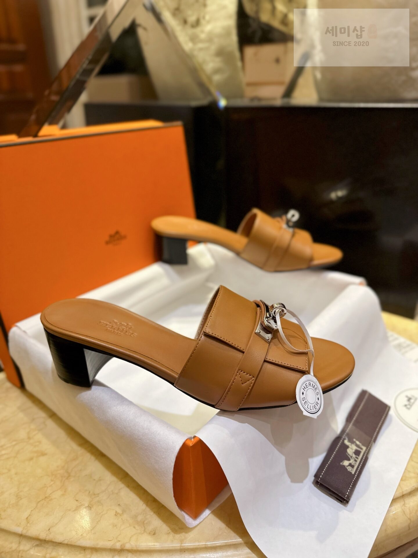 Hermes 에르메스 우먼 브라운 GIGI 켈리 뮬 샌들 “35SIZE – 41SIZE” 신발 8번 이미지
