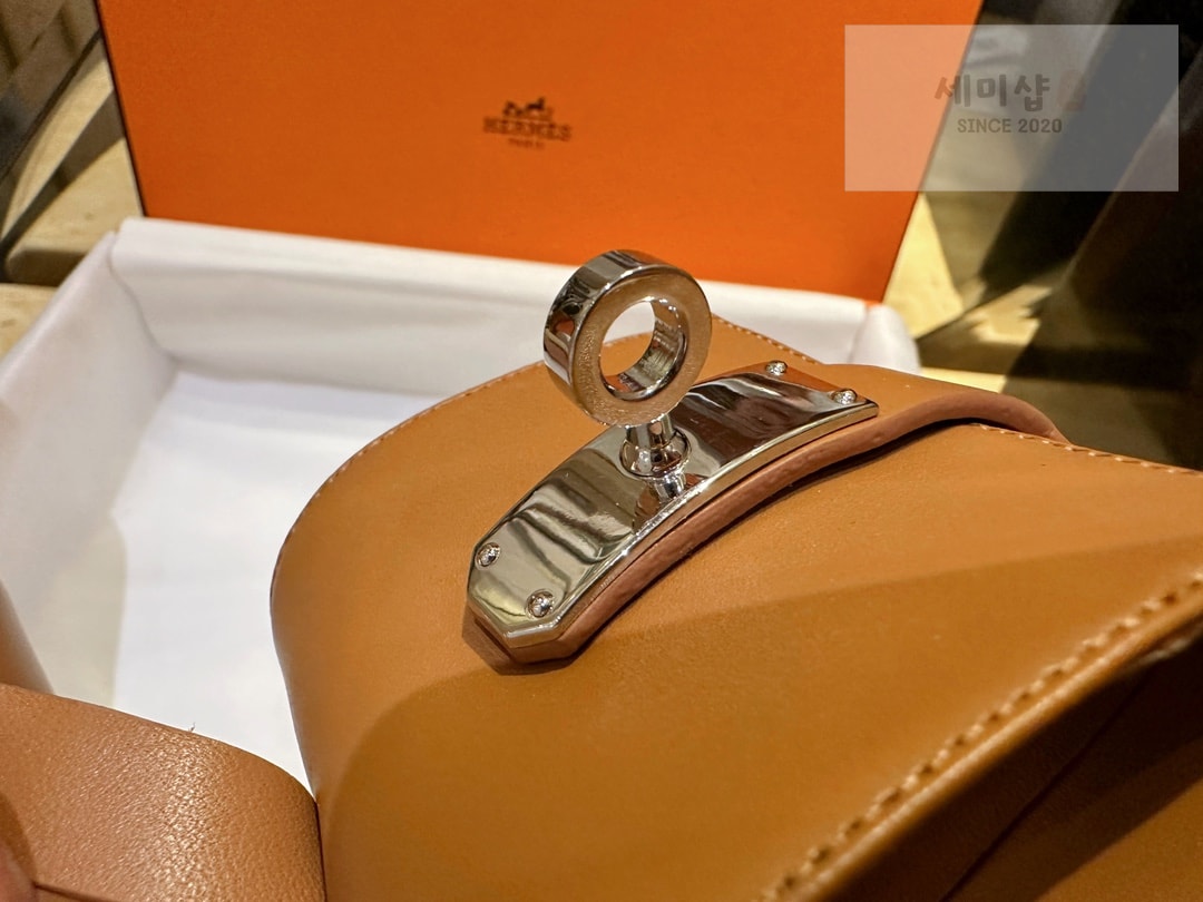 Hermes 에르메스 우먼 브라운 GIGI 켈리 뮬 샌들 “35SIZE – 41SIZE” 신발 14번 이미지