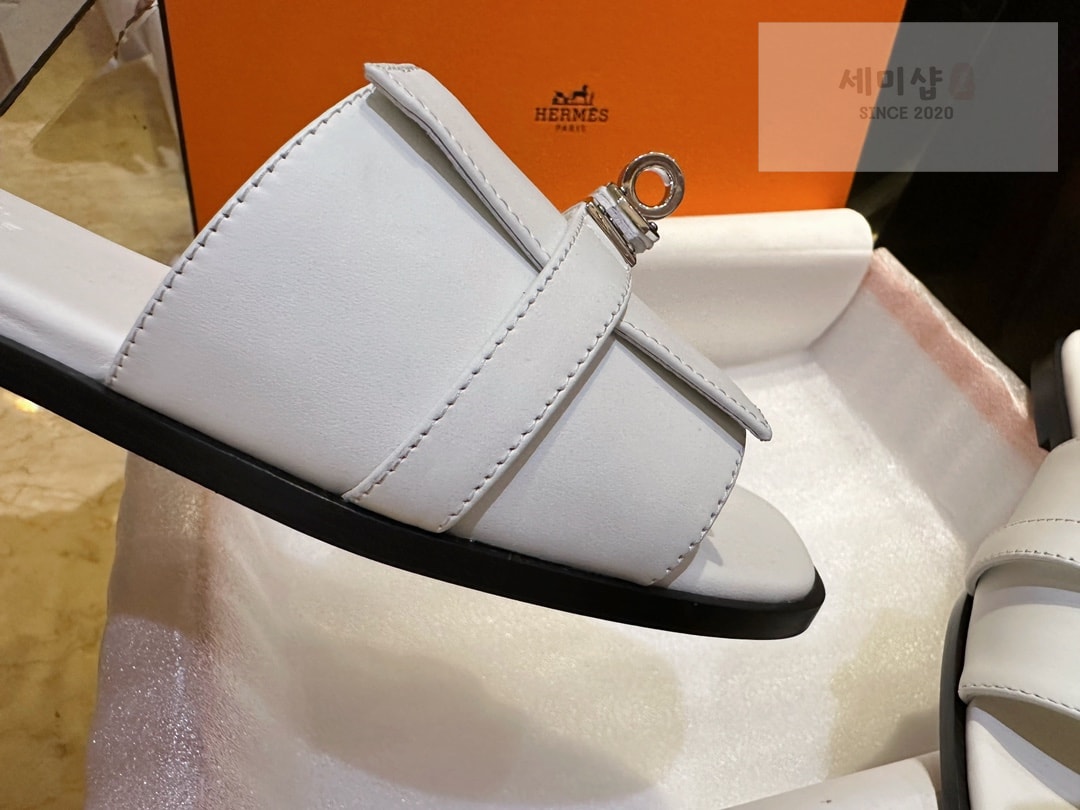 Hermes 에르메스 우먼 GIGI 켈리 뮬 샌들 “35SIZE – 41SIZE” 신발 11번 이미지