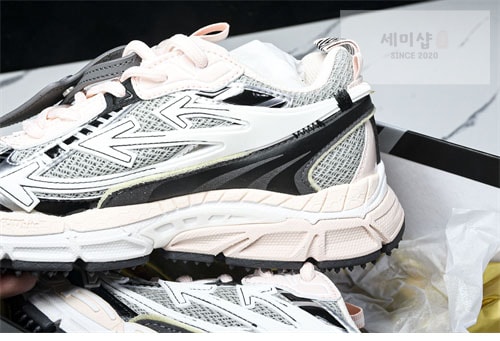 Off White 오프화이트 비 라이트 스니커즈 신발 9번 이미지