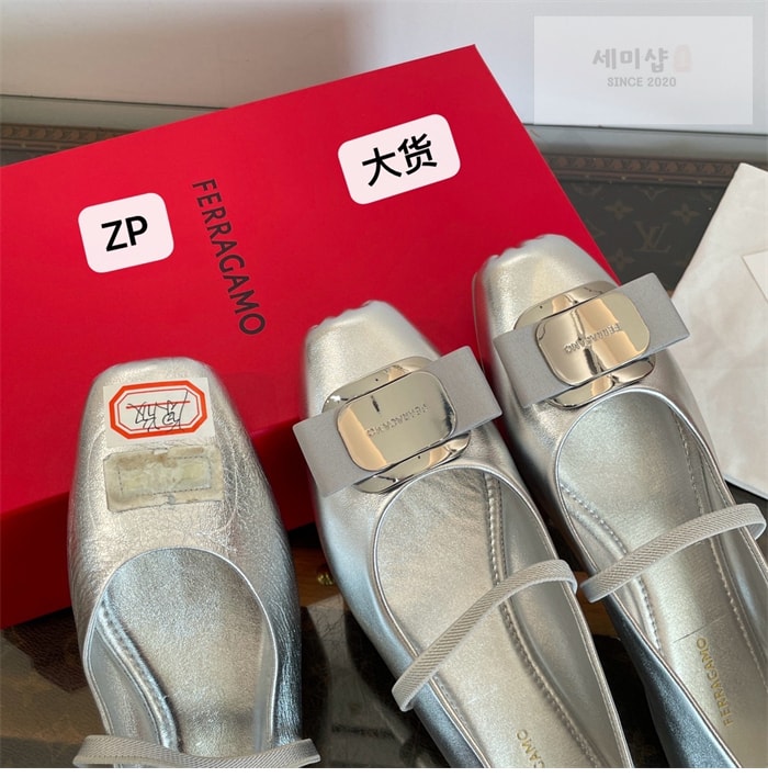 Ferragamo 페레가모 뉴 바라 플레이트 발레플랫 신발 24번 이미지