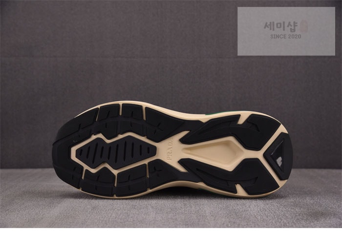 P R A D A 프라다 시스템 브러쉬드 신발 5번 이미지