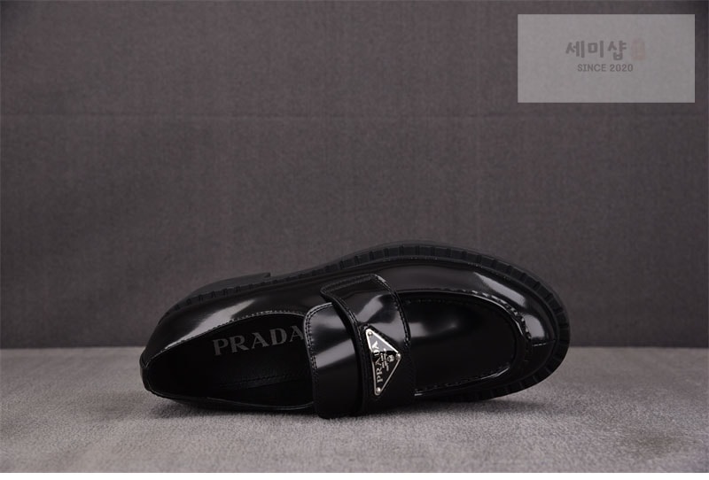 P R A D A 프라다 초콜릿 브러쉬드 페이턴트 로퍼 신발 1번 이미지