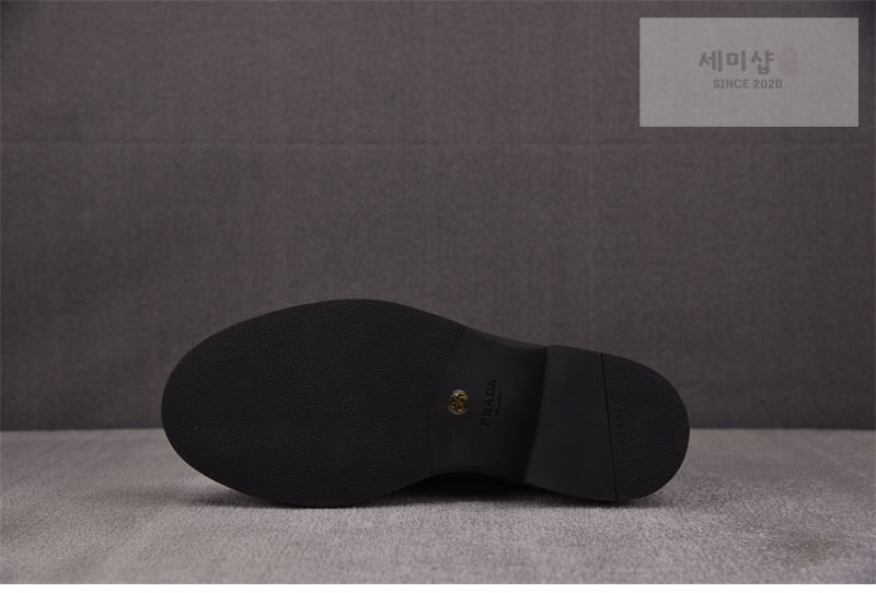 P R A D A 프라다 초콜릿 브러쉬드 페이턴트 로퍼 신발 6번 이미지