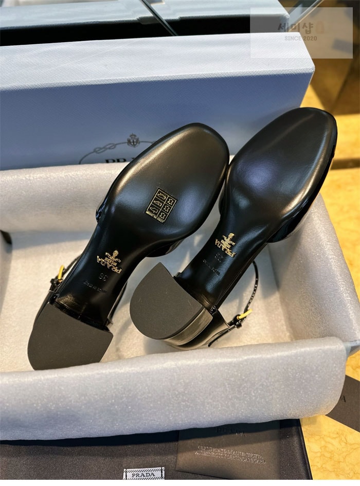 P R A D A 프라다 페이턴트 레더 슬링백 펌프스 신발 12번 이미지