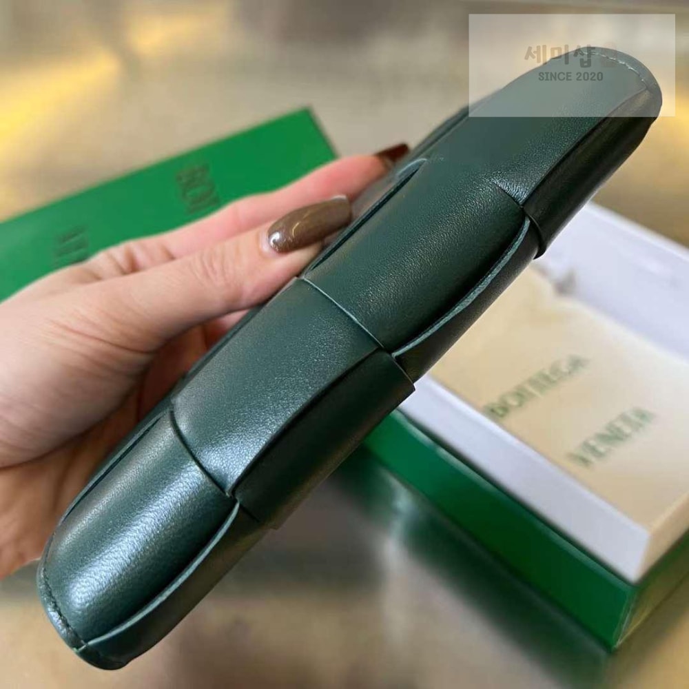 Bottega Veneta Bottega Veneta Cassette Passport Case 지갑 4번 이미지