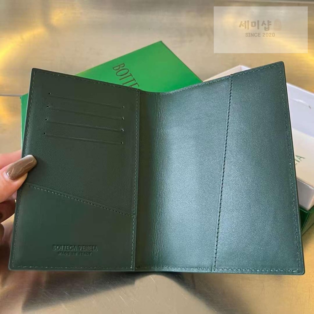 Bottega Veneta Bottega Veneta Cassette Passport Case 지갑 5번 이미지