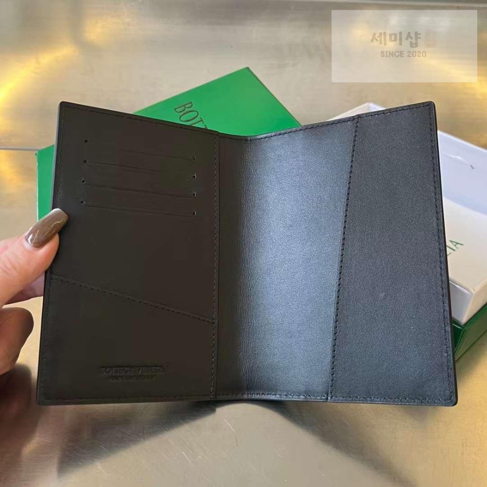 Bottega Veneta Bottega Veneta Cassette Passport Case 지갑 11번 이미지