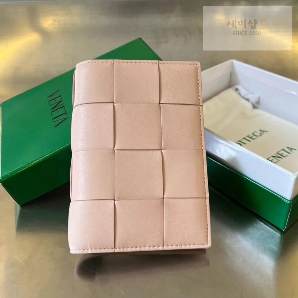 Bottega Veneta Bottega Veneta Cassette Passport Case 지갑 13번 이미지