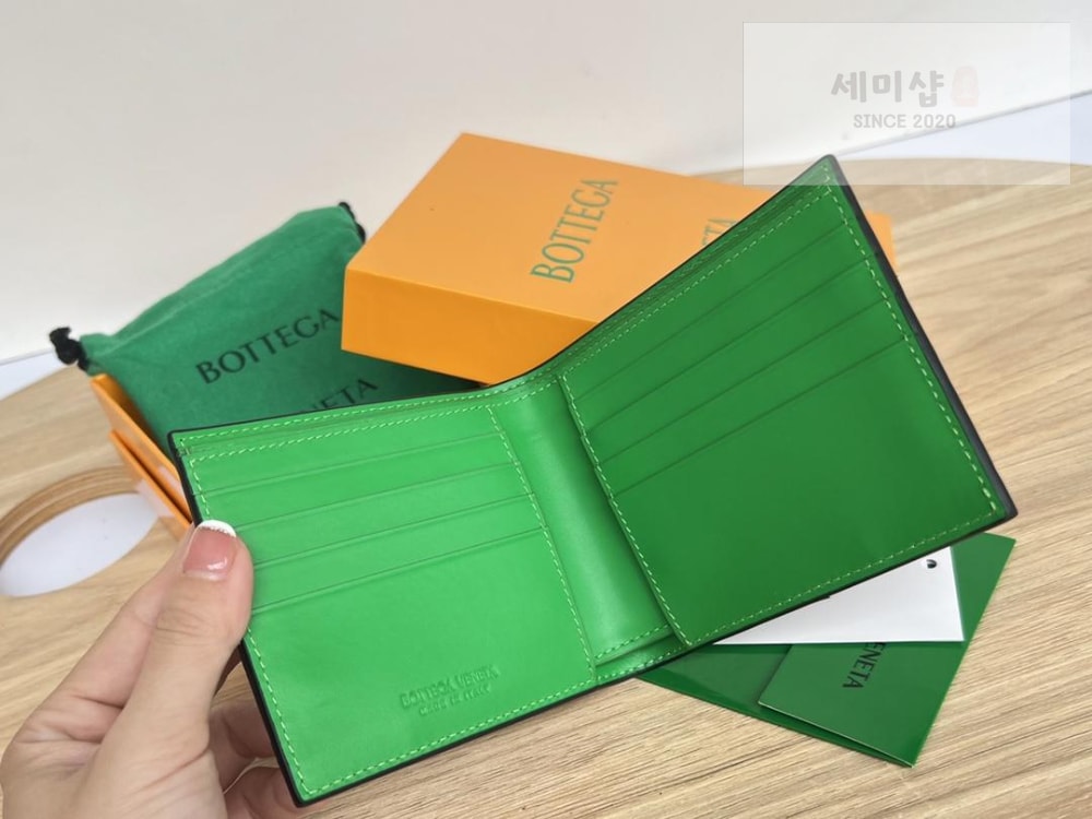 Bottega Veneta Bottega Veneta Intrecciato Bi Fold Wallet 레플리카 15번 이미지 - 지갑 | 세미샵 레플리카 사이트