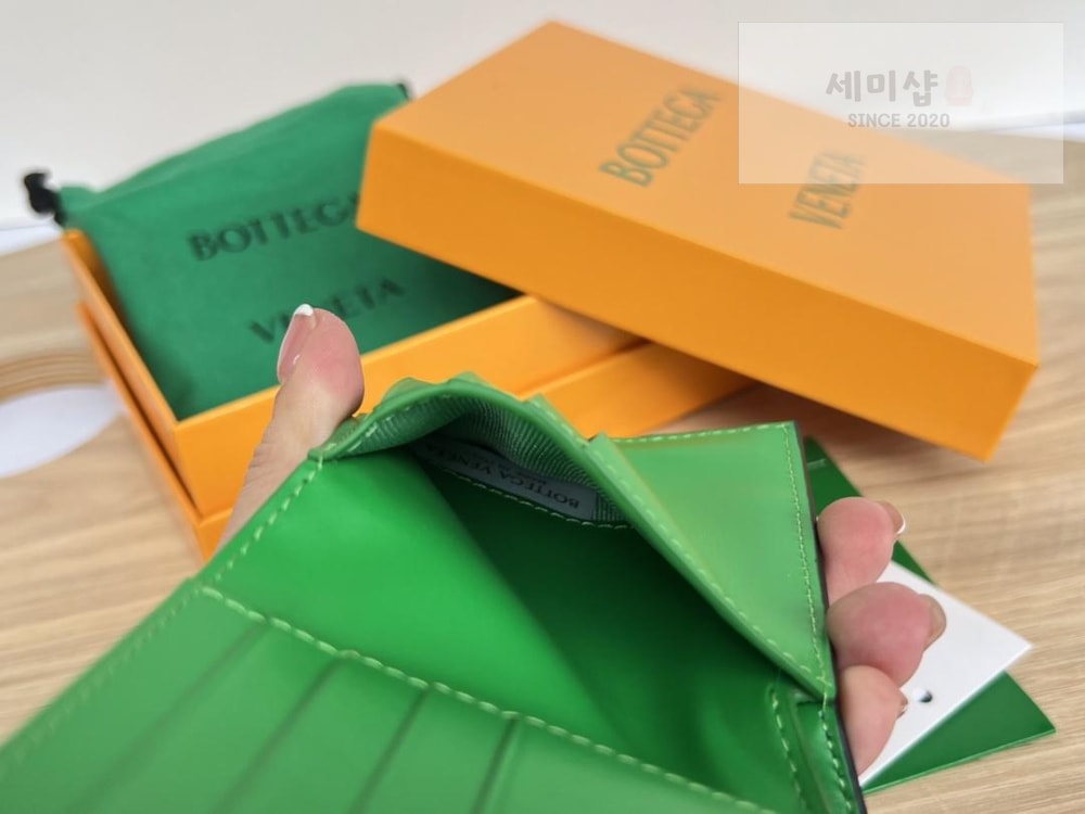 Bottega Veneta Bottega Veneta Intrecciato Bi Fold Wallet 레플리카 16번 이미지 - 지갑 | 세미샵 레플리카 사이트