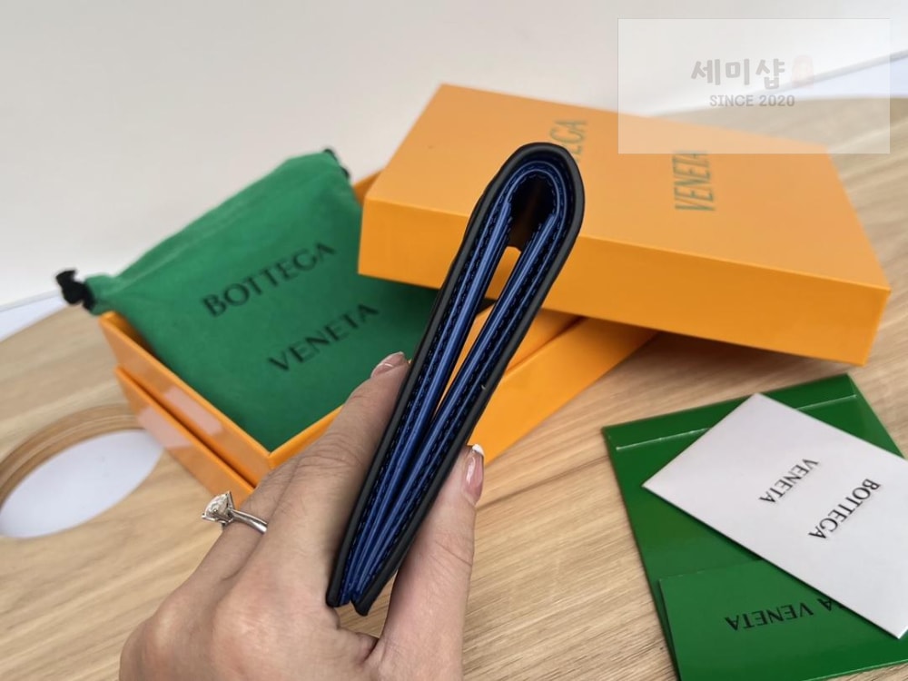 Bottega Veneta Bottega Veneta Intrecciato Bi Fold Wallet 레플리카 18번 이미지 - 지갑 | 세미샵 레플리카 사이트