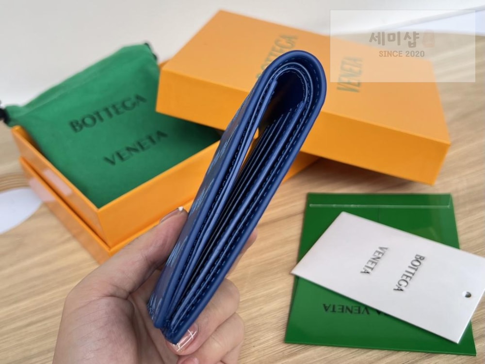 Bottega Veneta Bottega Veneta Intrecciato Bi Fold Wallet 레플리카 22번 이미지 - 지갑 | 세미샵 레플리카 사이트