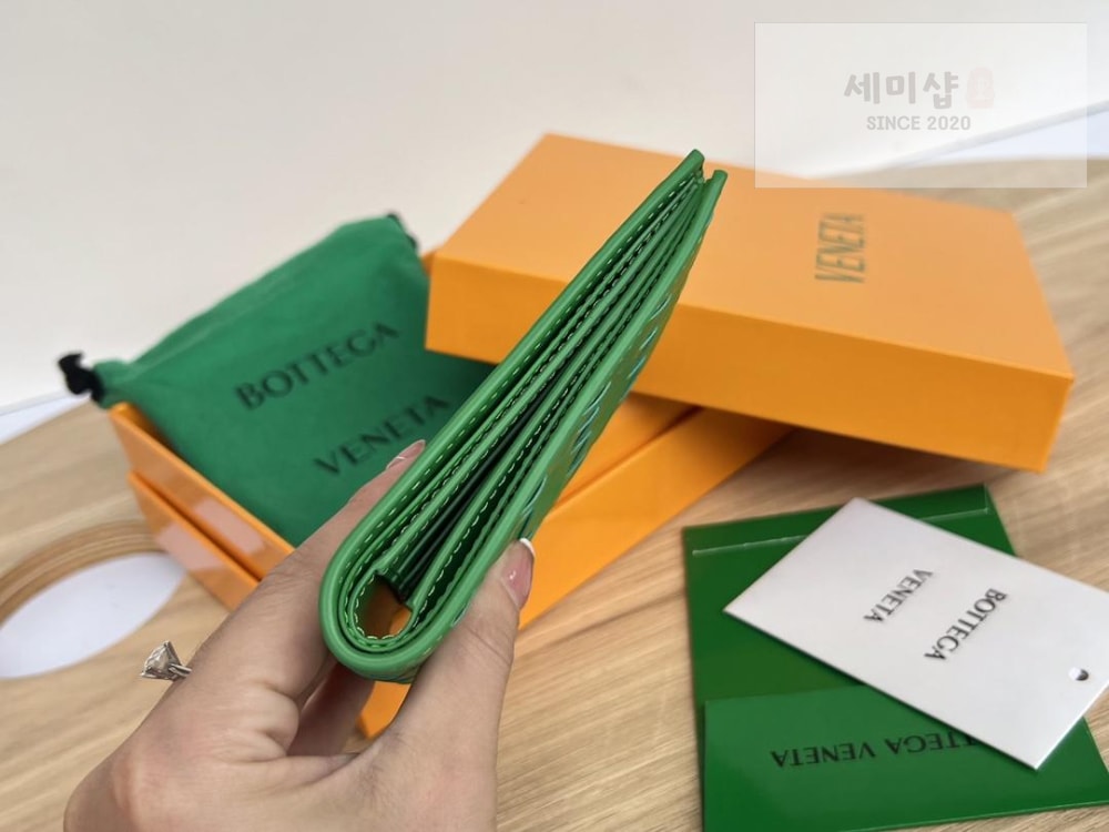 Bottega Veneta Bottega Veneta Intrecciato Bi Fold Wallet 레플리카 27번 이미지 - 지갑 | 세미샵 레플리카 사이트