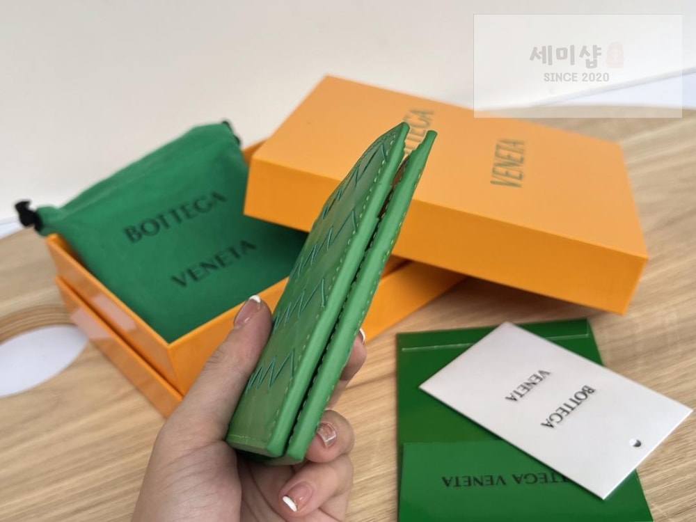 Bottega Veneta Bottega Veneta Intrecciato Bi Fold Wallet 레플리카 28번 이미지 - 지갑 | 세미샵 레플리카 사이트