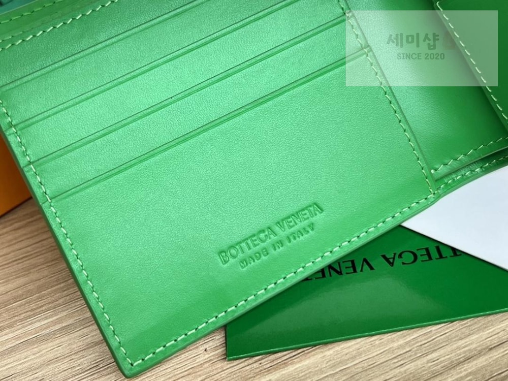 Bottega Veneta Bottega Veneta Intrecciato Bi Fold Wallet 레플리카 1번 이미지 - 지갑 | 세미샵 레플리카 사이트