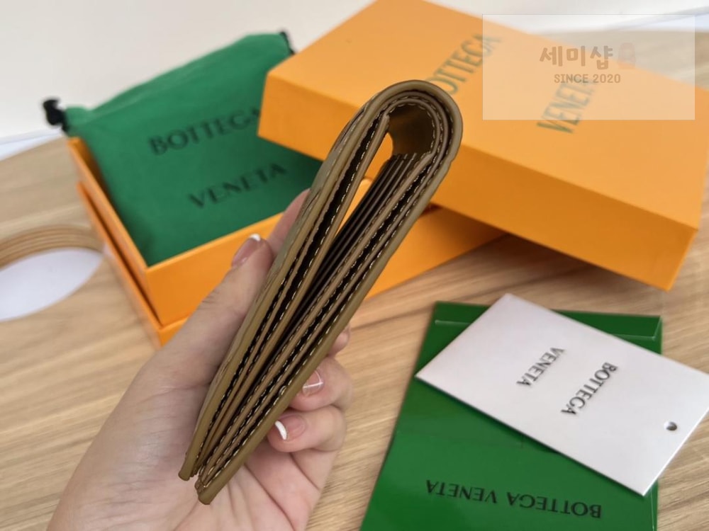 Bottega Veneta Bottega Veneta Intrecciato Bi Fold Wallet 레플리카 2번 이미지 - 지갑 | 세미샵 레플리카 사이트