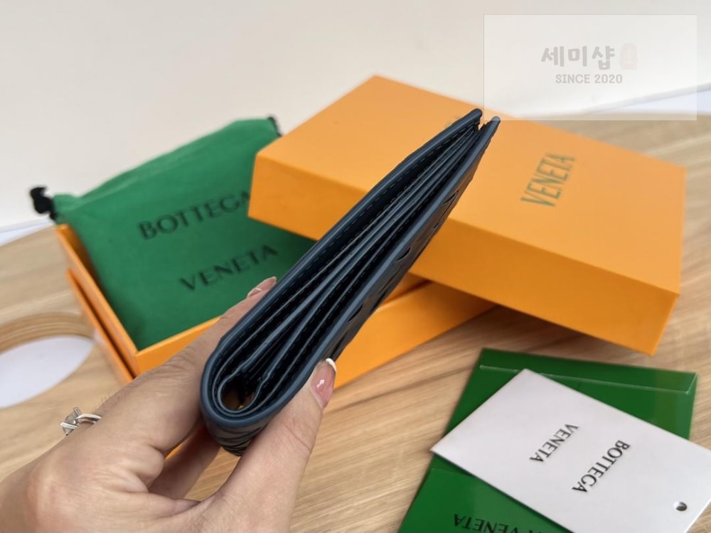 Bottega Veneta Bottega Veneta Intrecciato Bi Fold Wallet 레플리카 4번 이미지 - 지갑 | 세미샵 레플리카 사이트