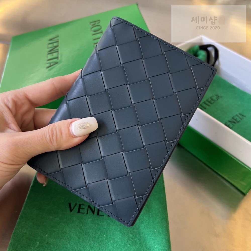 Bottega Veneta Bottega Veneta Intrecciato PassPort Case 지갑 1번 이미지