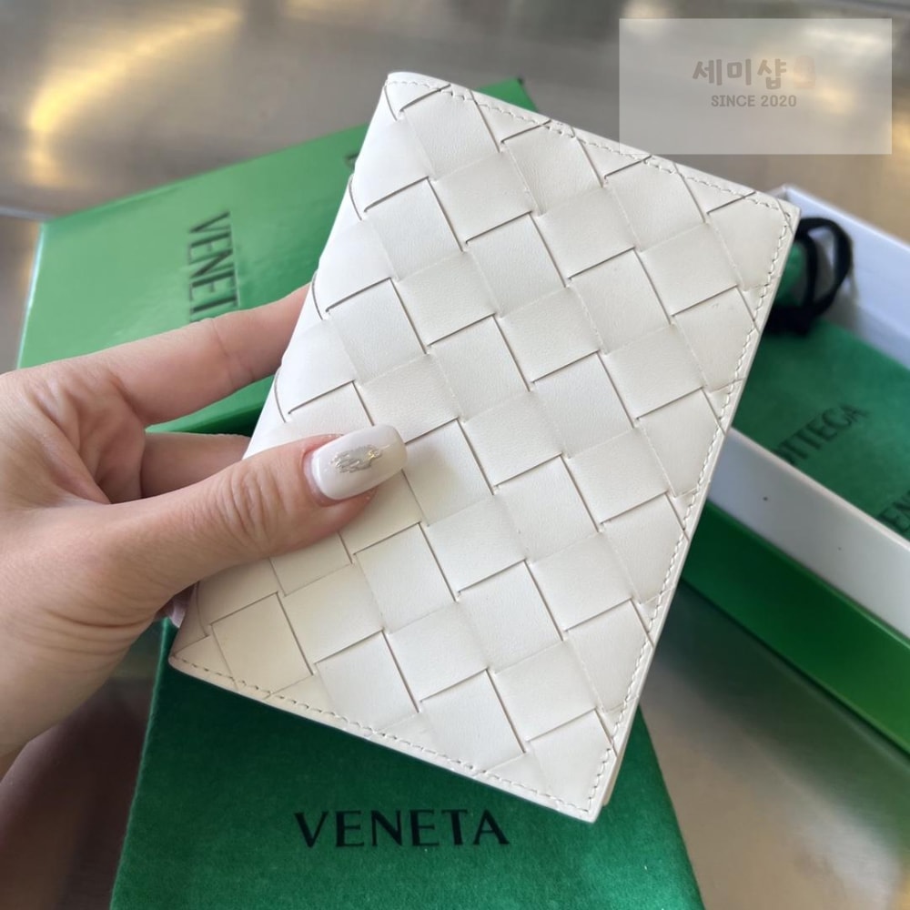 Bottega Veneta Bottega Veneta Intrecciato PassPort Case 지갑 17번 이미지