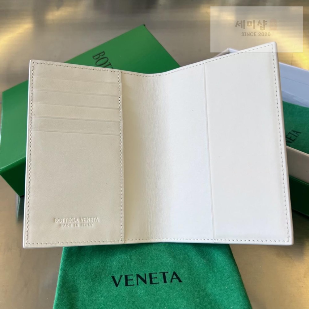 Bottega Veneta Bottega Veneta Intrecciato PassPort Case 지갑 4번 이미지