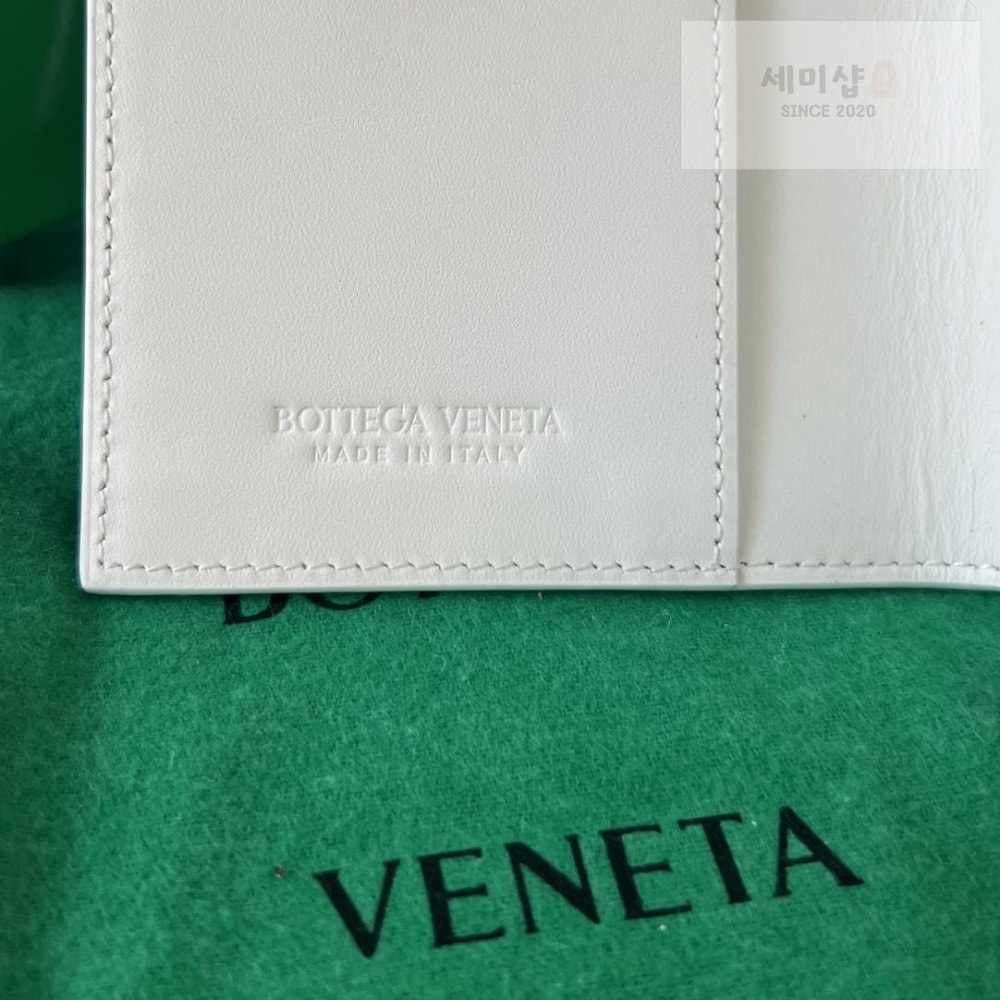 Bottega Veneta Bottega Veneta Intrecciato PassPort Case 지갑 20번 이미지