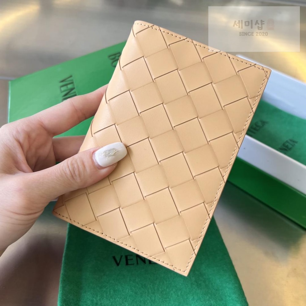 Bottega Veneta Bottega Veneta Intrecciato PassPort Case 지갑 6번 이미지