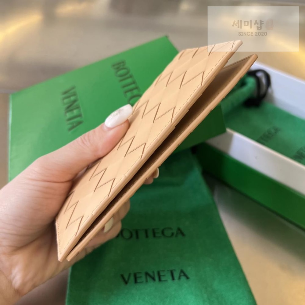 Bottega Veneta Bottega Veneta Intrecciato PassPort Case 지갑 26번 이미지
