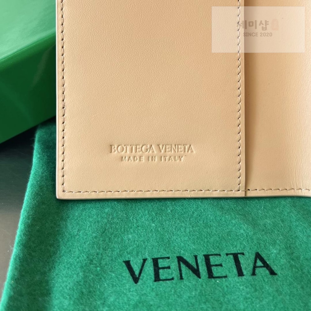 Bottega Veneta Bottega Veneta Intrecciato PassPort Case 지갑 2번 이미지