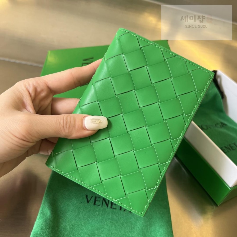 Bottega Veneta Bottega Veneta Intrecciato PassPort Case 지갑 7번 이미지