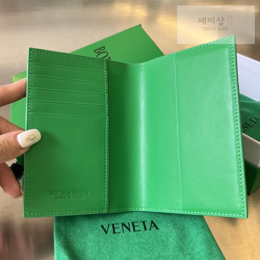Bottega Veneta Bottega Veneta Intrecciato PassPort Case 지갑 5번 이미지