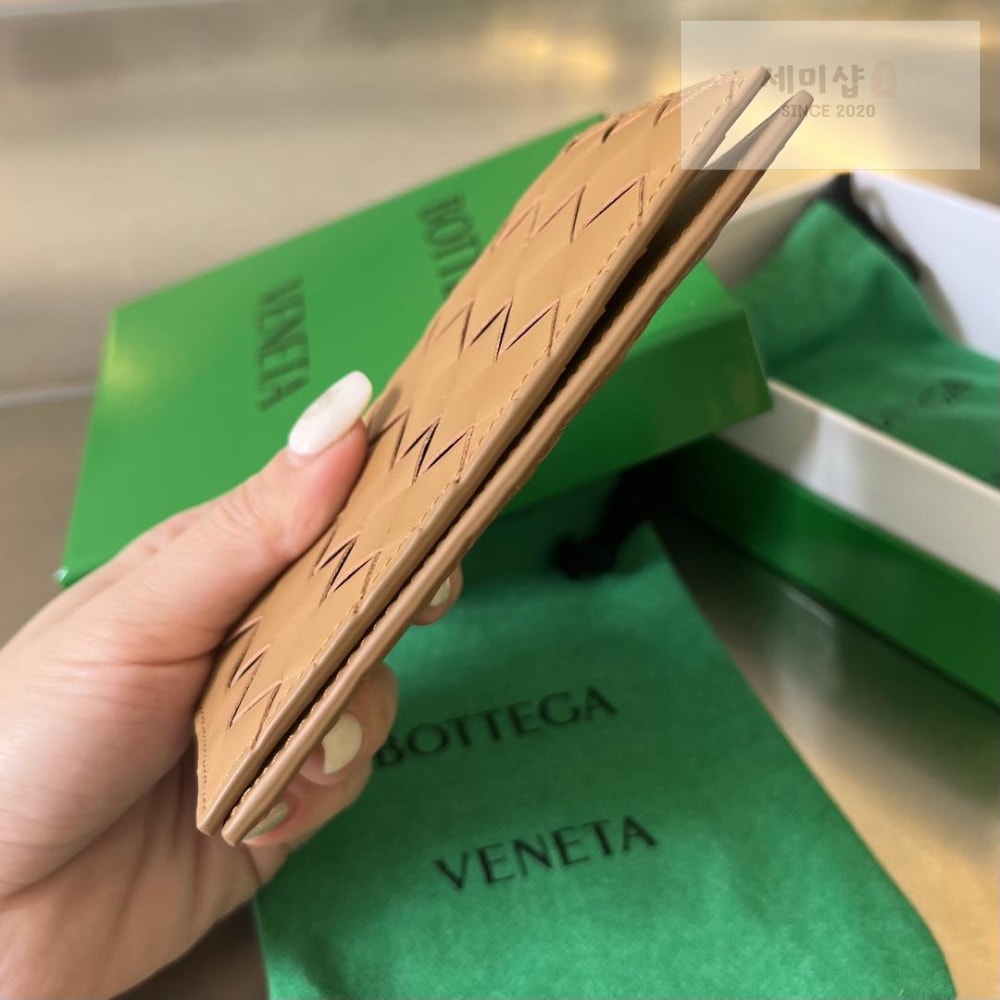 Bottega Veneta Bottega Veneta Intrecciato PassPort Case 지갑 37번 이미지