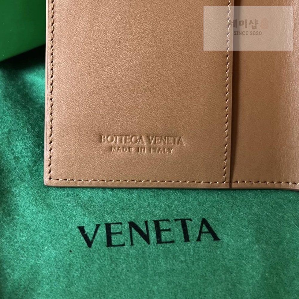 Bottega Veneta Bottega Veneta Intrecciato PassPort Case 지갑 39번 이미지