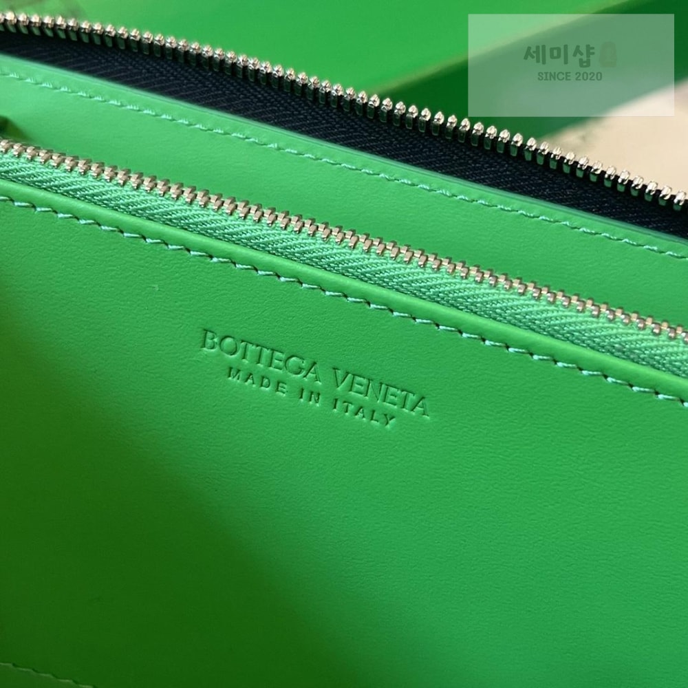 Bottega Veneta Bottega Veneta Intrecciato Vertical Zippy 레플리카 24번 이미지 - 지갑 | 세미샵 레플리카 사이트