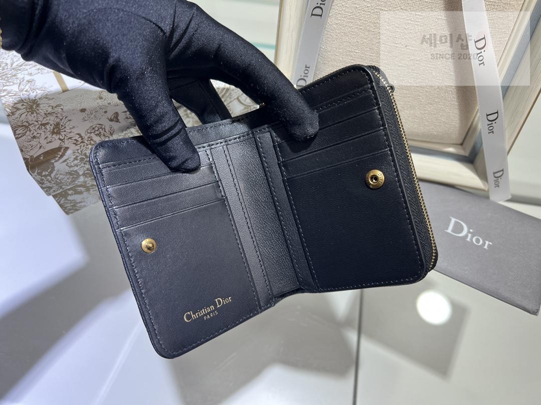 D I O R Dior Caro Compact Zipped Wallet 지갑 17번 이미지
