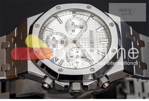 Audemars Piguet APS공장 오데마피게 로얄오크 크로노그래프 스틸 화이트다이얼 브레이슬릿 Royal Oak Chrono 26240 SS APSF 1_1 Best Edition Silver Dial on SS Bracelet SA4401 Super Clone 시계 3번 이미지