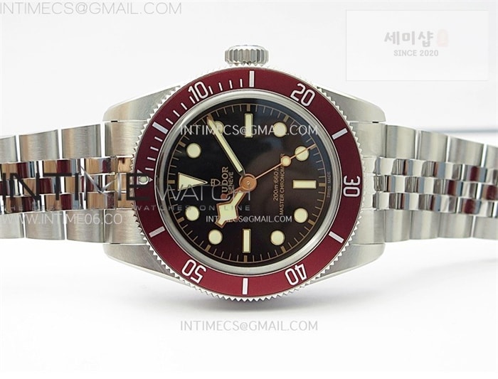 Tudor ZF공장 튜더 헤리티지 블랙베이 41 레드베젤 블랙다이얼 브레이슬릿 Heritage Black Bay M7941A1A0RU-0003 41mm SS ZF 1_1 Best Edition Black Dial Red Bezel on SS Bracelet A2824 시계 18번 이미지