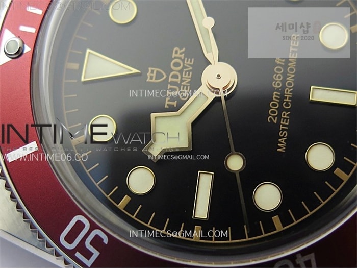 Tudor ZF공장 튜더 헤리티지 블랙베이 41 레드베젤 블랙다이얼 브레이슬릿 Heritage Black Bay M7941A1A0RU-0003 41mm SS ZF 1_1 Best Edition Black Dial Red Bezel on SS Bracelet A2824 시계 4번 이미지