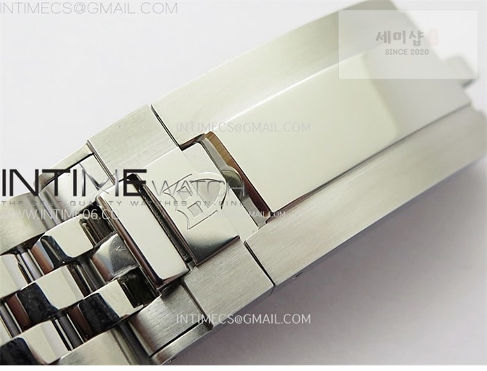 Tudor ZF공장 튜더 헤리티지 블랙베이 41 레드베젤 블랙다이얼 브레이슬릿 Heritage Black Bay M7941A1A0RU-0003 41mm SS ZF 1_1 Best Edition Black Dial Red Bezel on SS Bracelet A2824 시계 10번 이미지