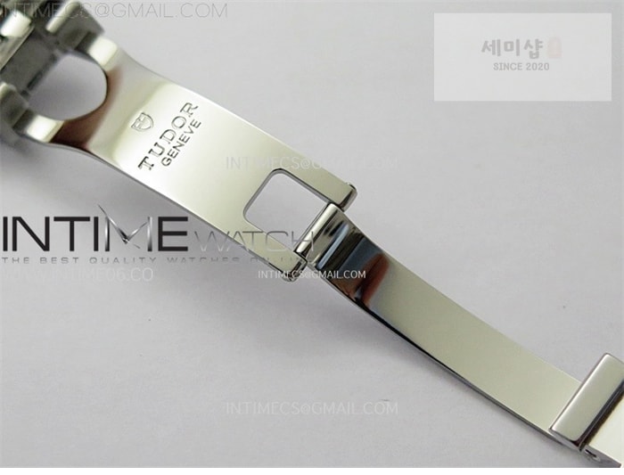 Tudor ZF공장 튜더 헤리티지 블랙베이 41 레드베젤 블랙다이얼 브레이슬릿 Heritage Black Bay M7941A1A0RU-0003 41mm SS ZF 1_1 Best Edition Black Dial Red Bezel on SS Bracelet A2824 시계 12번 이미지