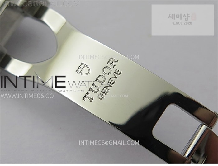 Tudor ZF공장 튜더 헤리티지 블랙베이 41 레드베젤 블랙다이얼 브레이슬릿 Heritage Black Bay M7941A1A0RU-0003 41mm SS ZF 1_1 Best Edition Black Dial Red Bezel on SS Bracelet A2824 시계 22번 이미지