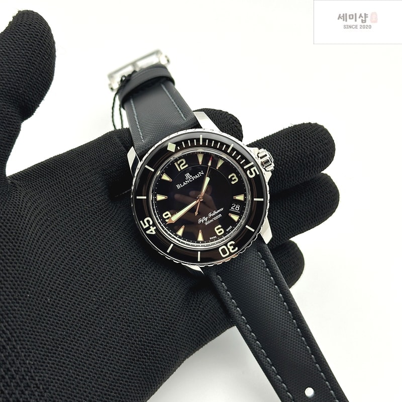 블랑팡 ZF공장 블랑팡 피프티패덤즈 티타늄 블랙다이얼 캔버스스트랩 FIFTY FATHOMS TITANIUM BLACK DIAL ON SAIL-CANVAS STRAP A1315 (FREE EXTRA STRAP) 시계 4번 이미지
