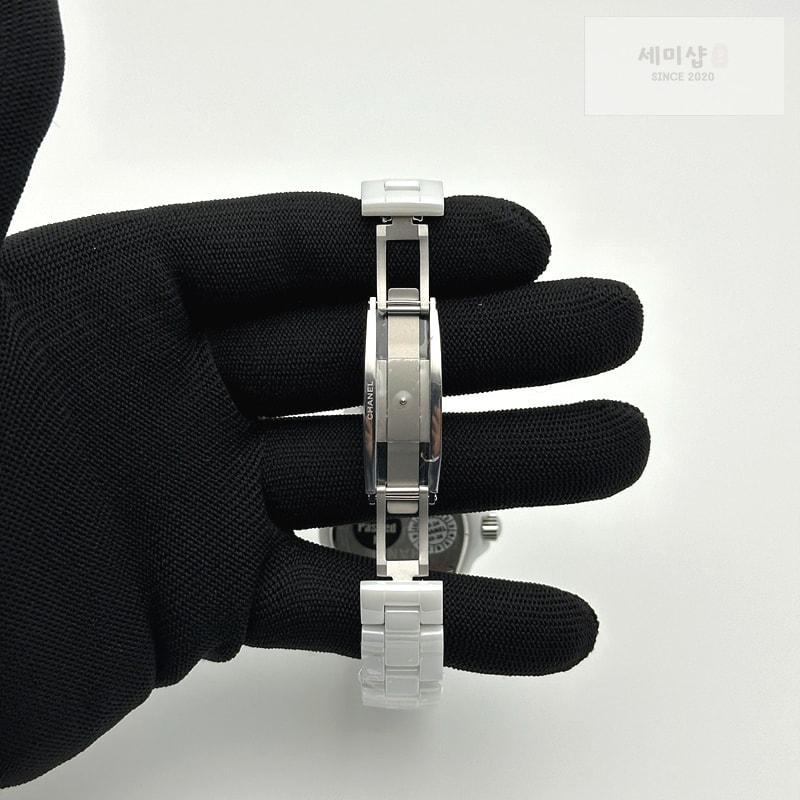 C H A N E L HT공장 샤넬 J12 화이트세라믹 33mm 여성용 세라믹브레이슬릿 솔리드백 J12 Ladies 33mm CER/CER Wht/Num EAST Swiss Qtz KOR EAST공장 시계 7번 이미지