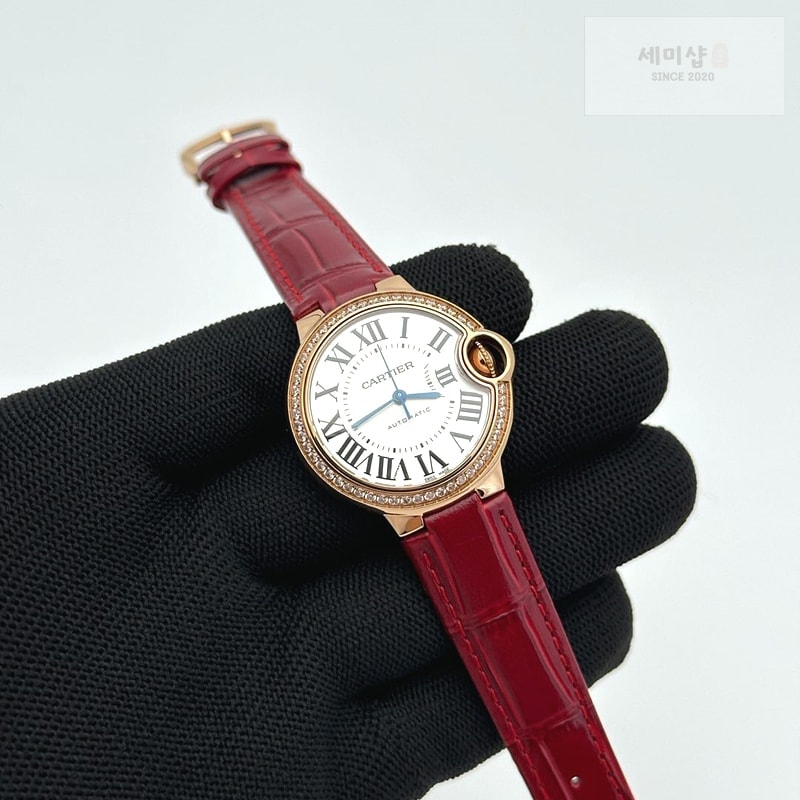 Cartier AF공장 까르띠에 발롱블루 33mm 로즈골드금통 다이아케이스 실버다이얼 레드가죽스트랩 Ballon Bleu 33mm RG AF 1:1 Best Edition Silver Dial Diamonds Bezel on Red Leather Strap SEIKO NH05A 시계 2번 이미지