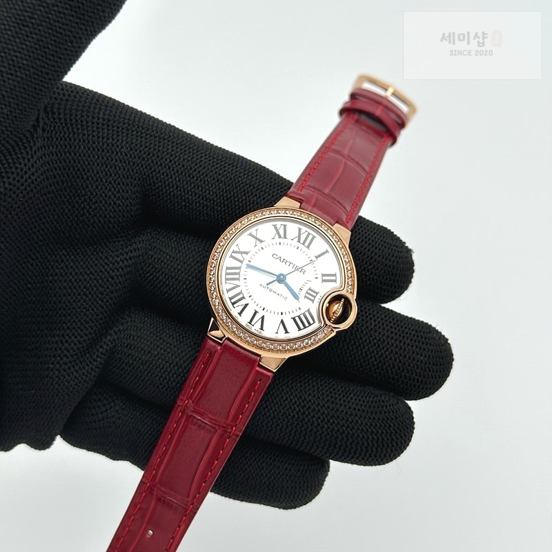 Cartier AF공장 까르띠에 발롱블루 33mm 로즈골드금통 다이아케이스 실버다이얼 레드가죽스트랩 Ballon Bleu 33mm RG AF 1:1 Best Edition Silver Dial Diamonds Bezel on Red Leather Strap SEIKO NH05A 시계 3번 이미지