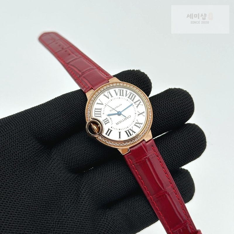Cartier AF공장 까르띠에 발롱블루 33mm 로즈골드금통 다이아케이스 실버다이얼 레드가죽스트랩 Ballon Bleu 33mm RG AF 1:1 Best Edition Silver Dial Diamonds Bezel on Red Leather Strap SEIKO NH05A 시계 4번 이미지