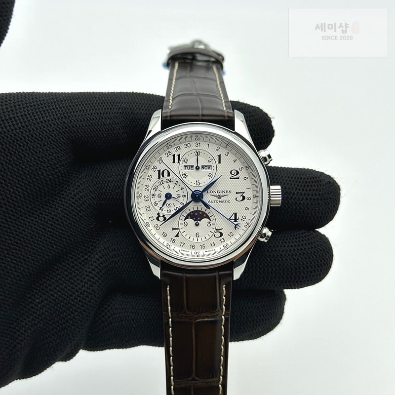 론진 GS공장 론진 마스터컬렉션 문페이즈 스틸 화이트다이얼 가죽스트랩 MASTER MOONPHASE CHRONOGRAPH SS WHITE DIAL ON BROWN LEATHER STRAP A7751 시계 1번 이미지